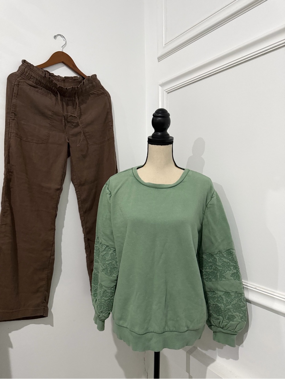 Wonderly Sage Embroidered Sweatshirt + American Eagle Washed Brown Pants